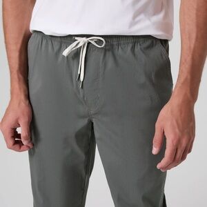 Vuori Men’s Kore everyday Pants lined 30” Dark Pewter size large New with tags.